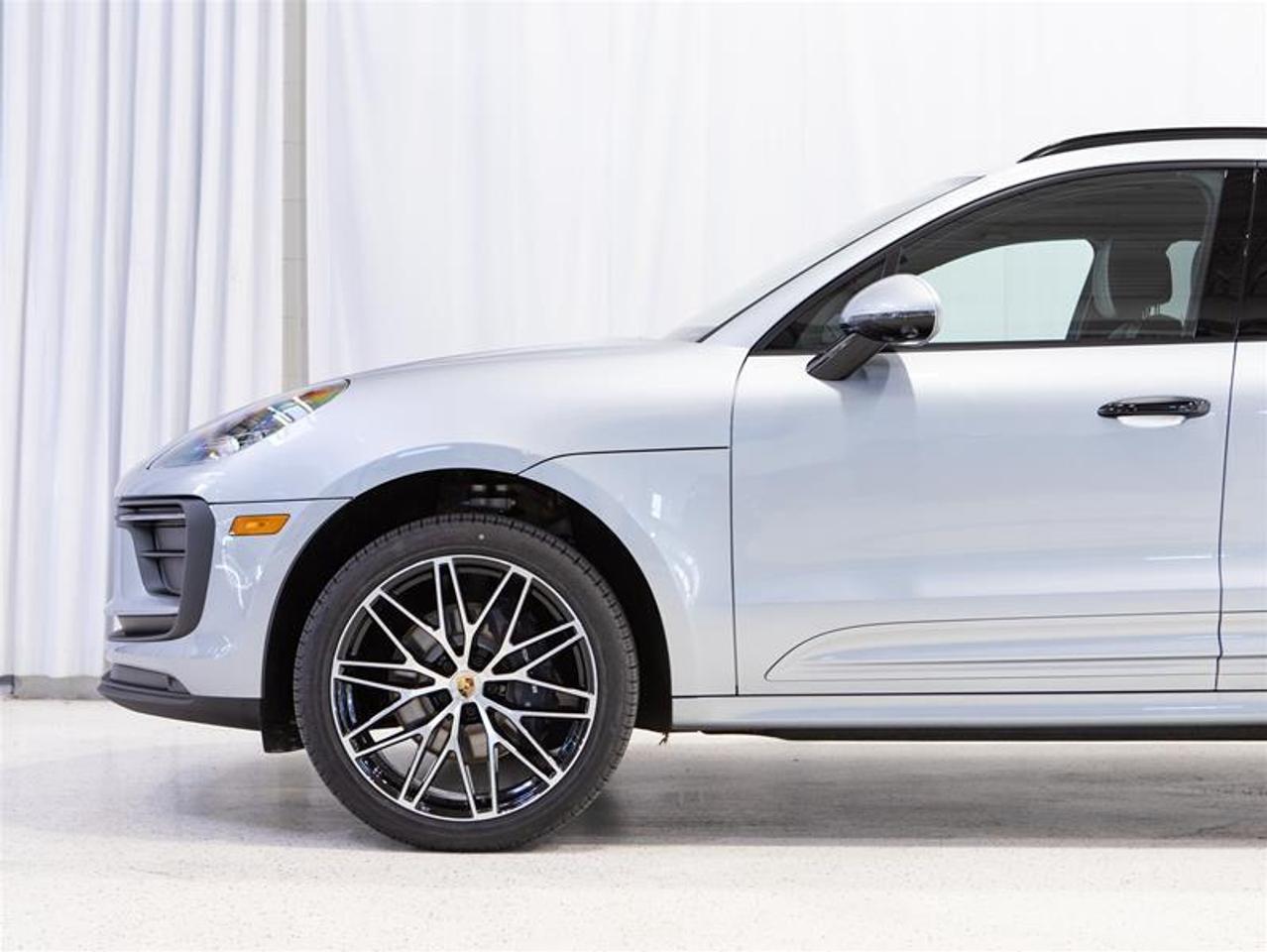 2026 Porsche Macan AWD Photo
