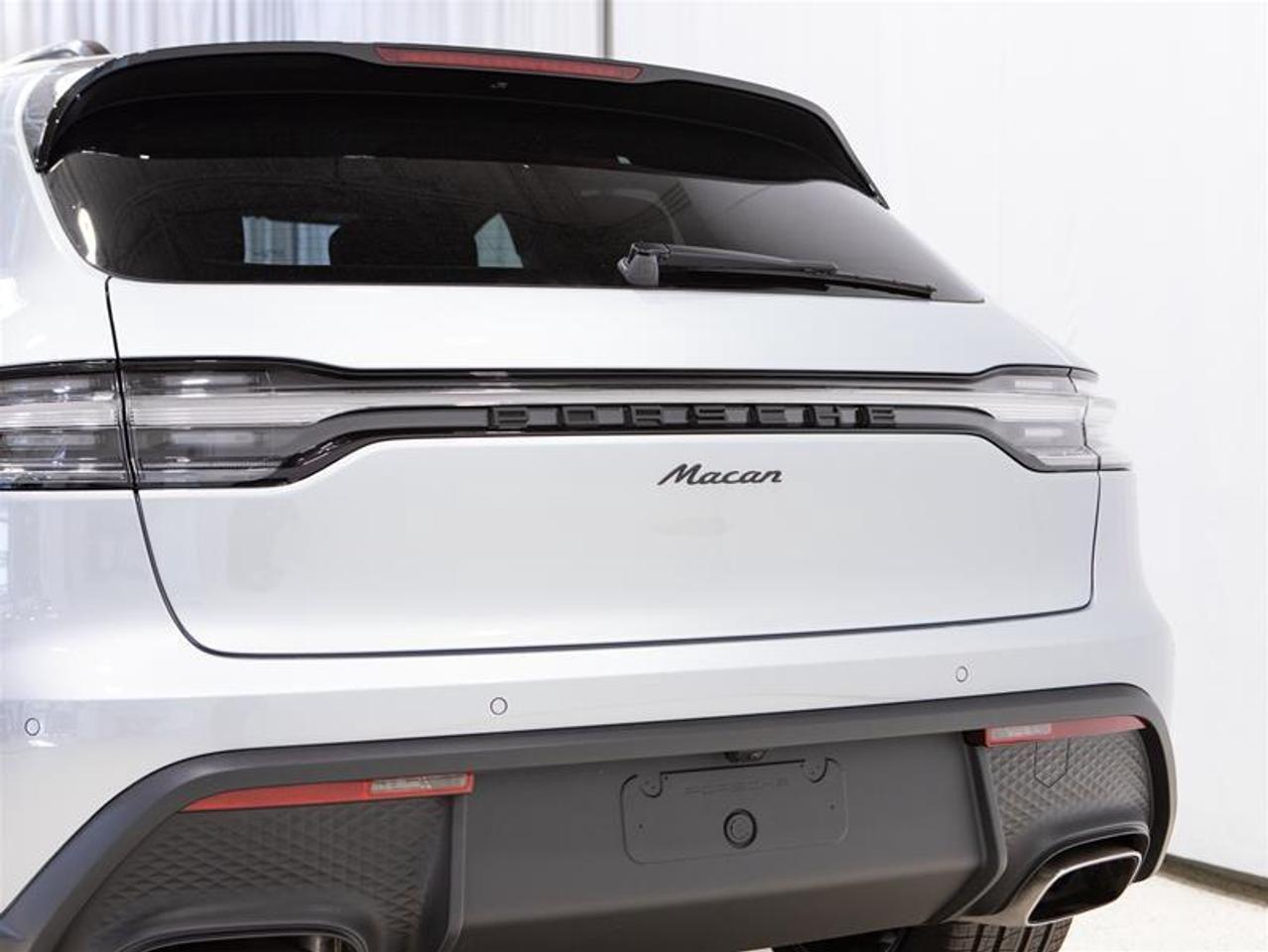 2026 Porsche Macan AWD Photo