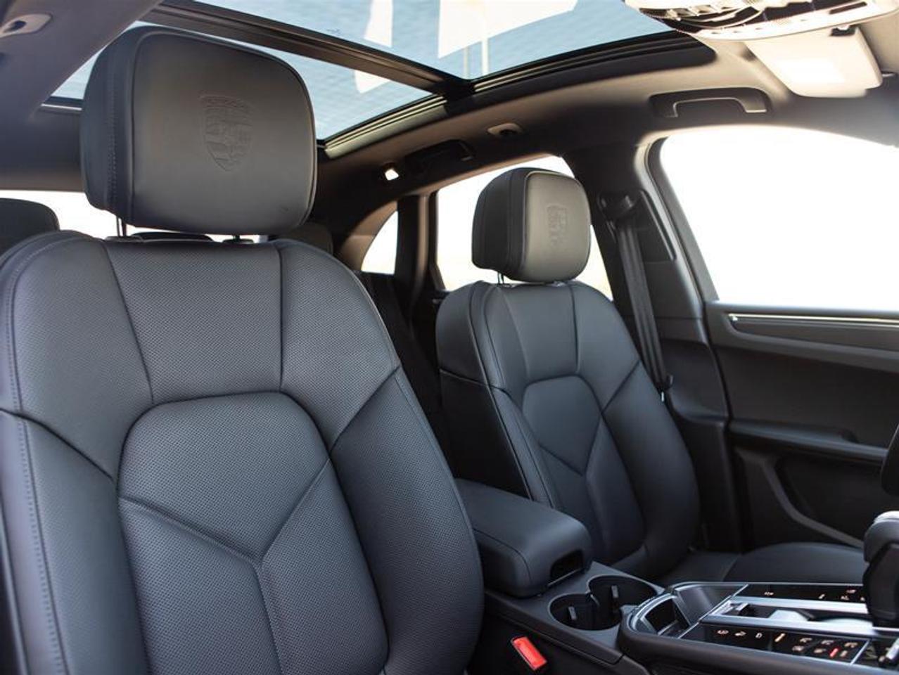 2026 Porsche Macan AWD Photo