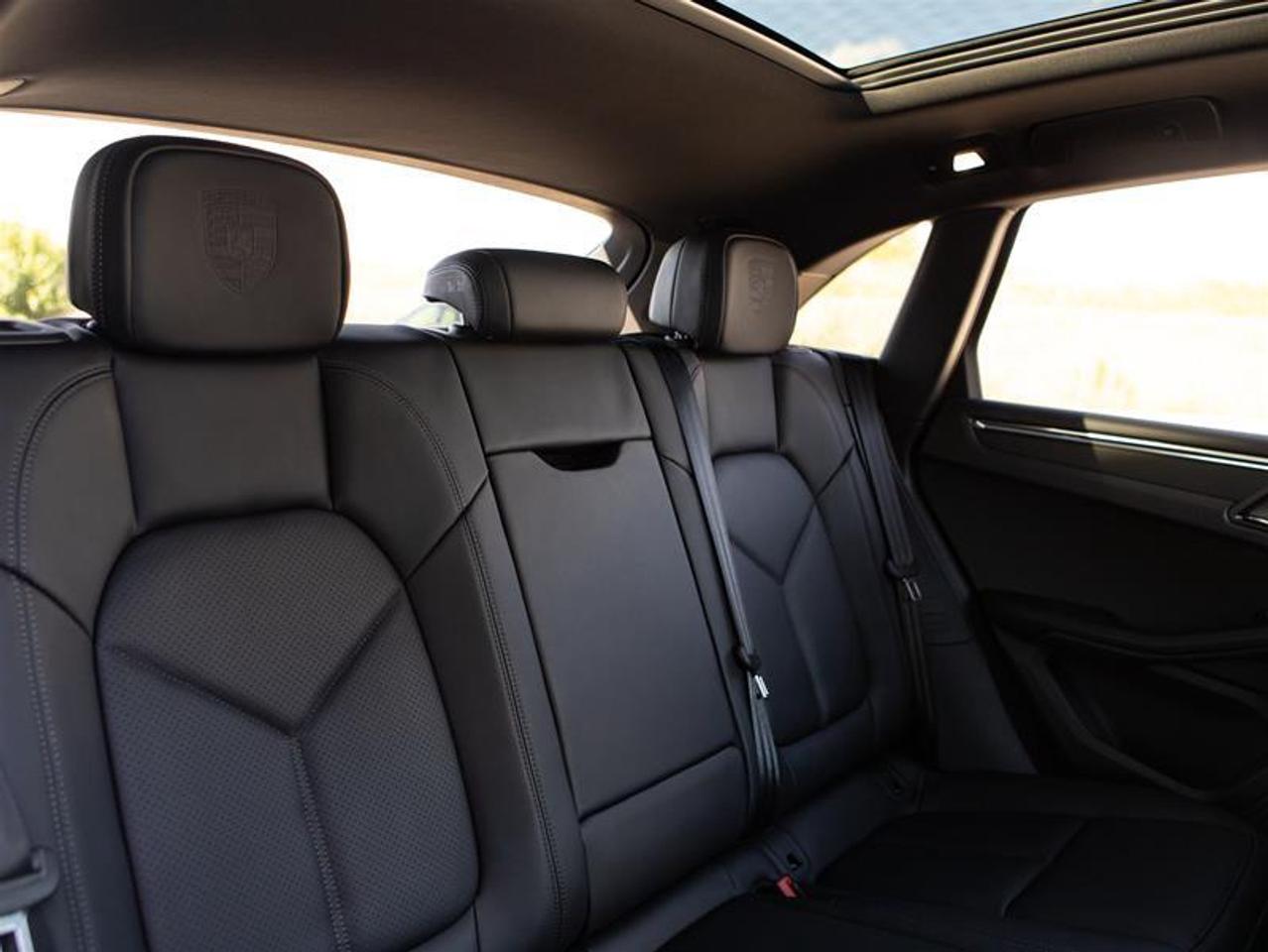 2026 Porsche Macan AWD Photo