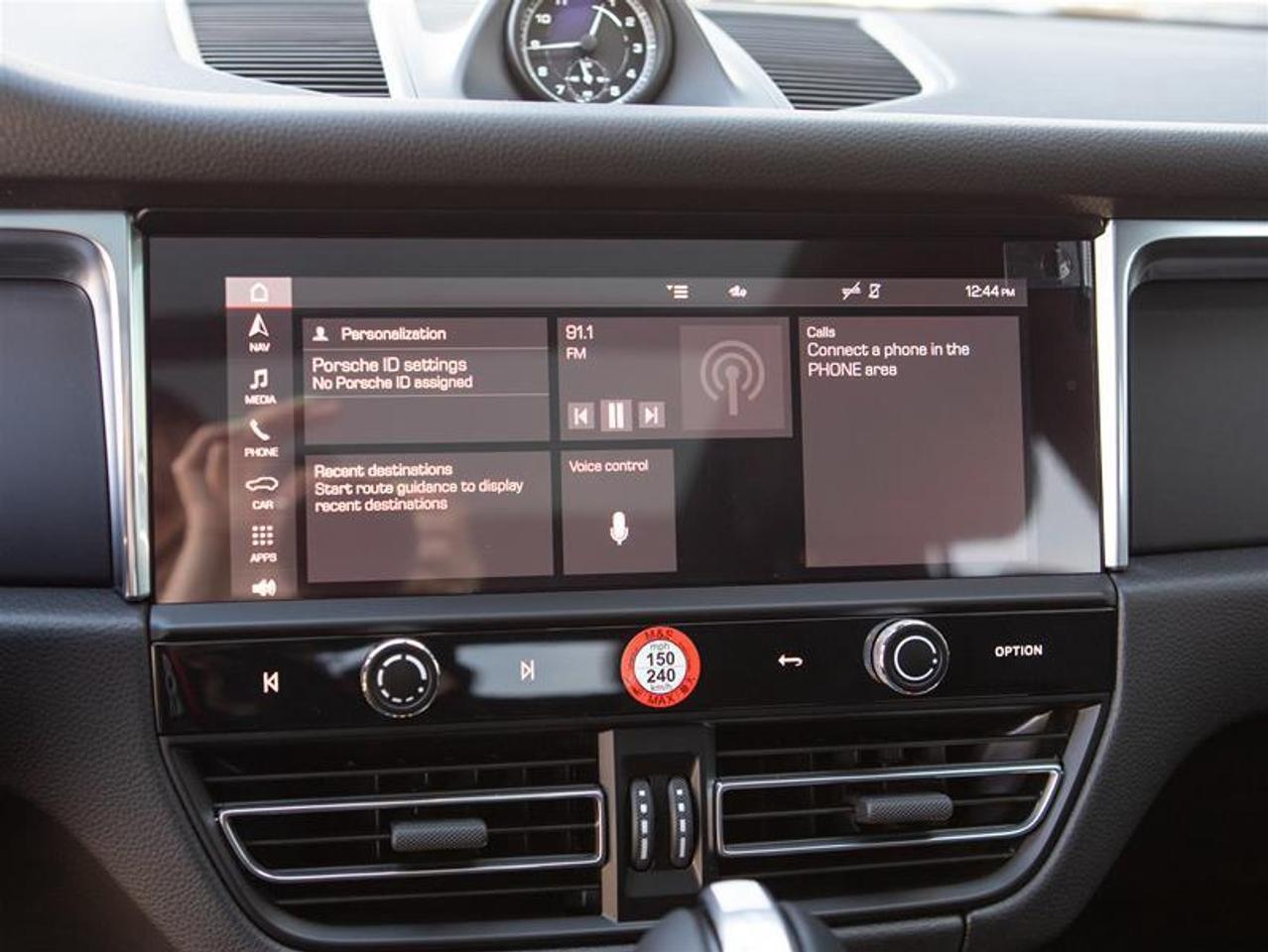 2026 Porsche Macan AWD Photo