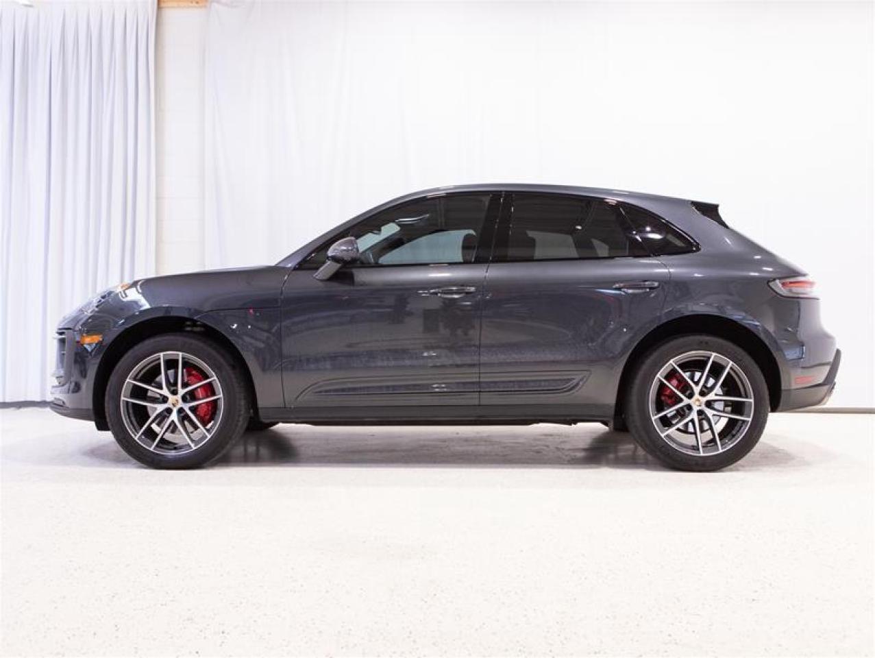 2023 Porsche Macan S Photo4