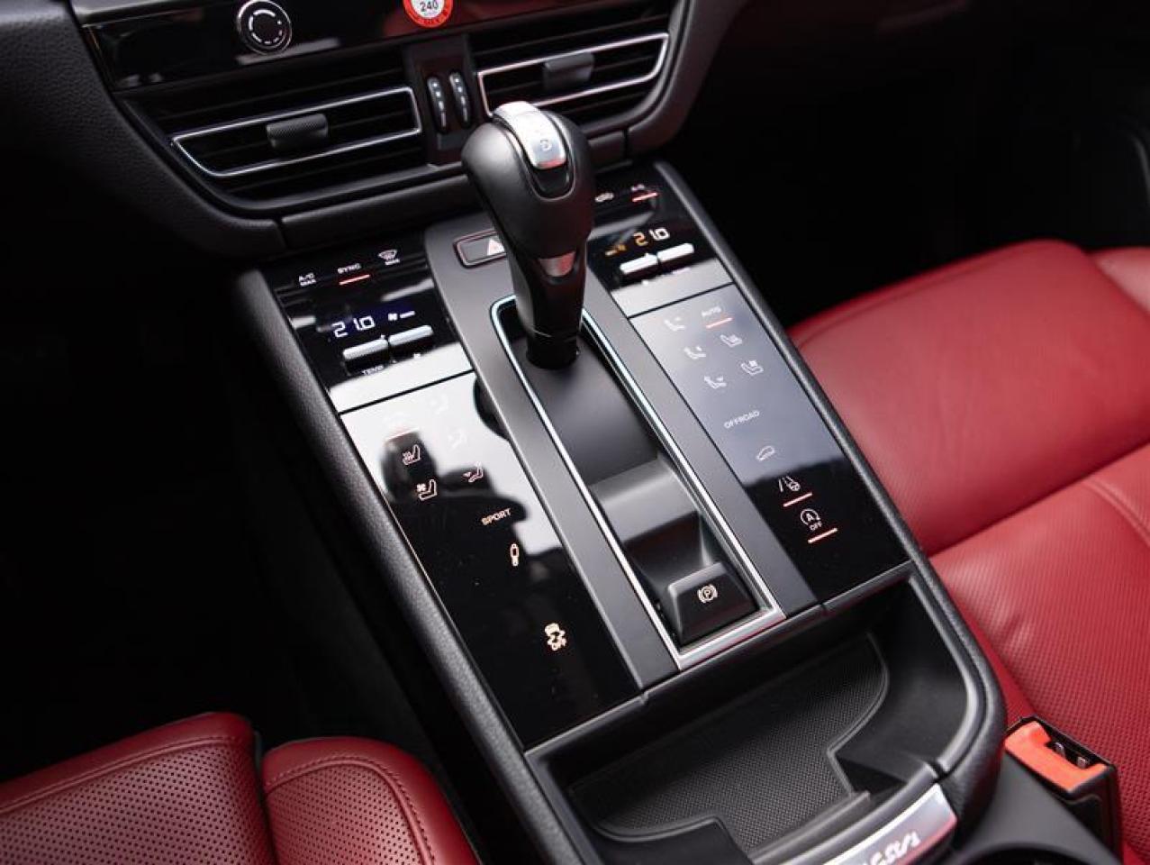 2023 Porsche Macan S Photo