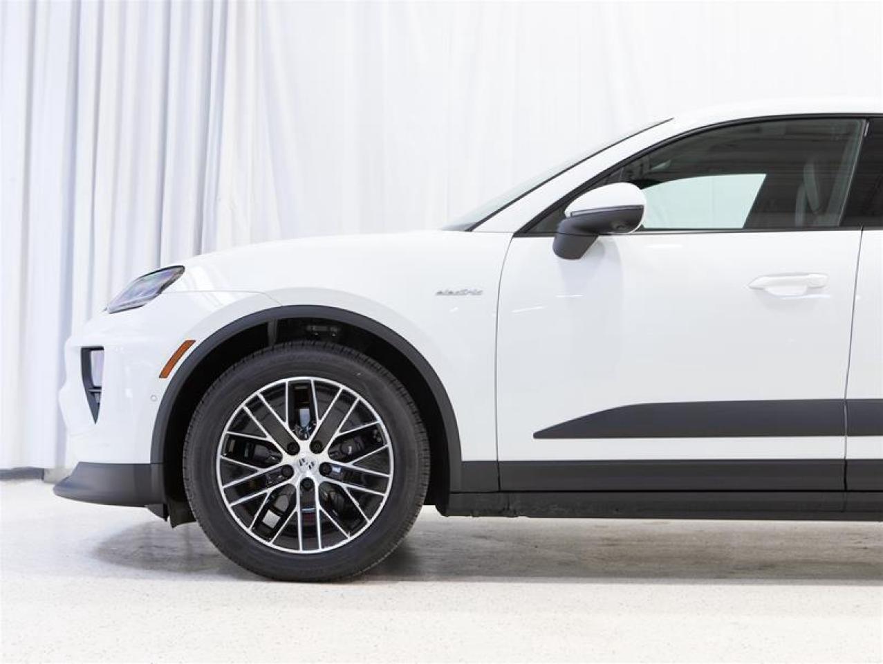 2025 Porsche Macan Electric RWD Photo