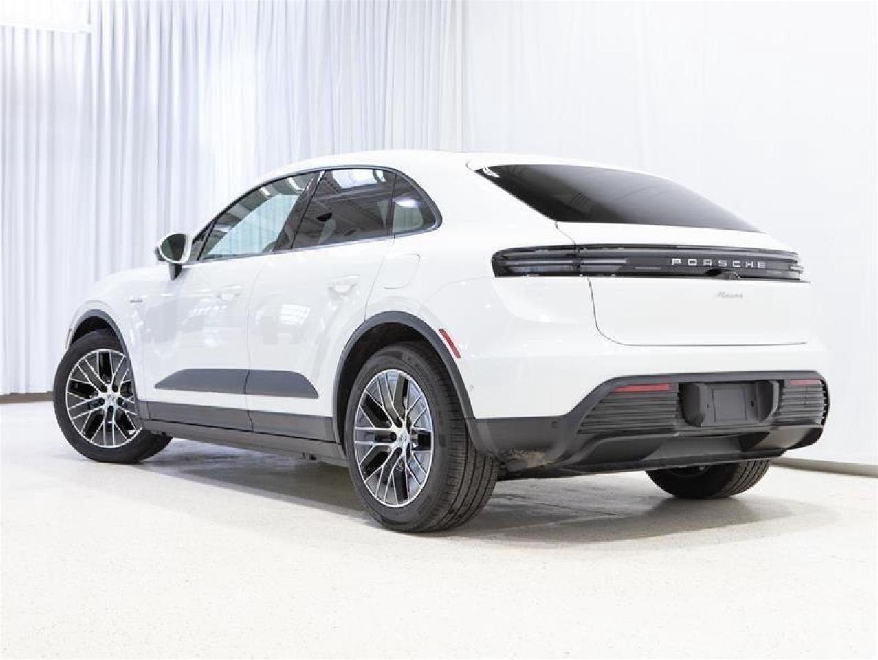 2025 Porsche Macan Electric RWD Photo