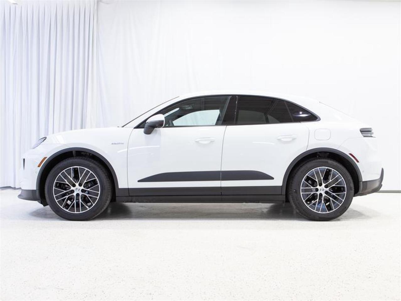 2025 Porsche Macan Electric RWD Photo