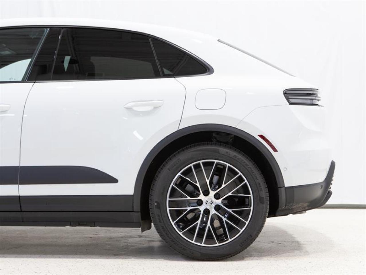 2025 Porsche Macan Electric RWD Photo