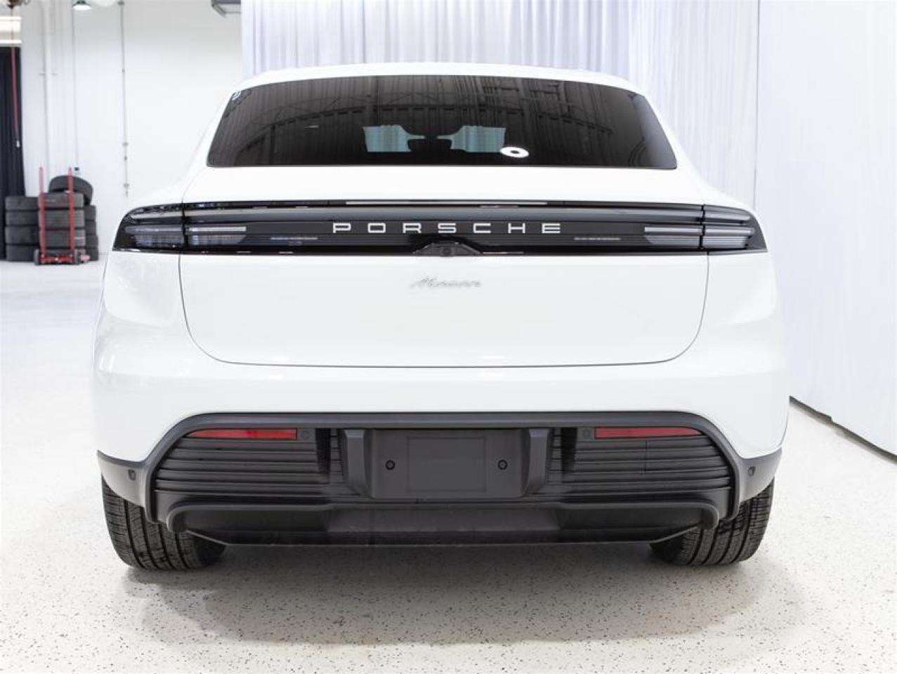 2025 Porsche Macan Electric RWD Photo