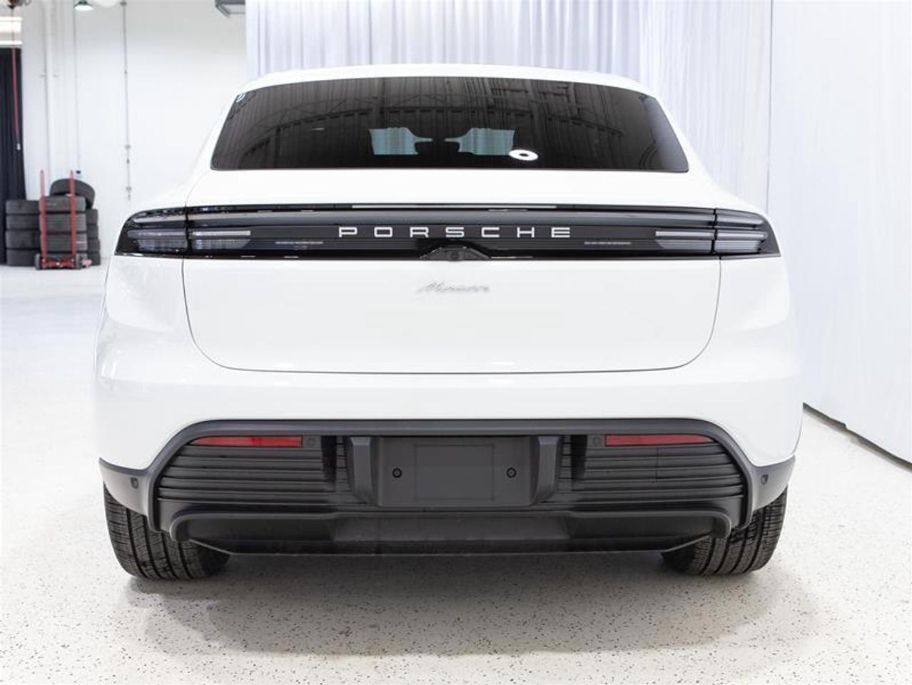 2025 Porsche Macan Electric RWD Photo