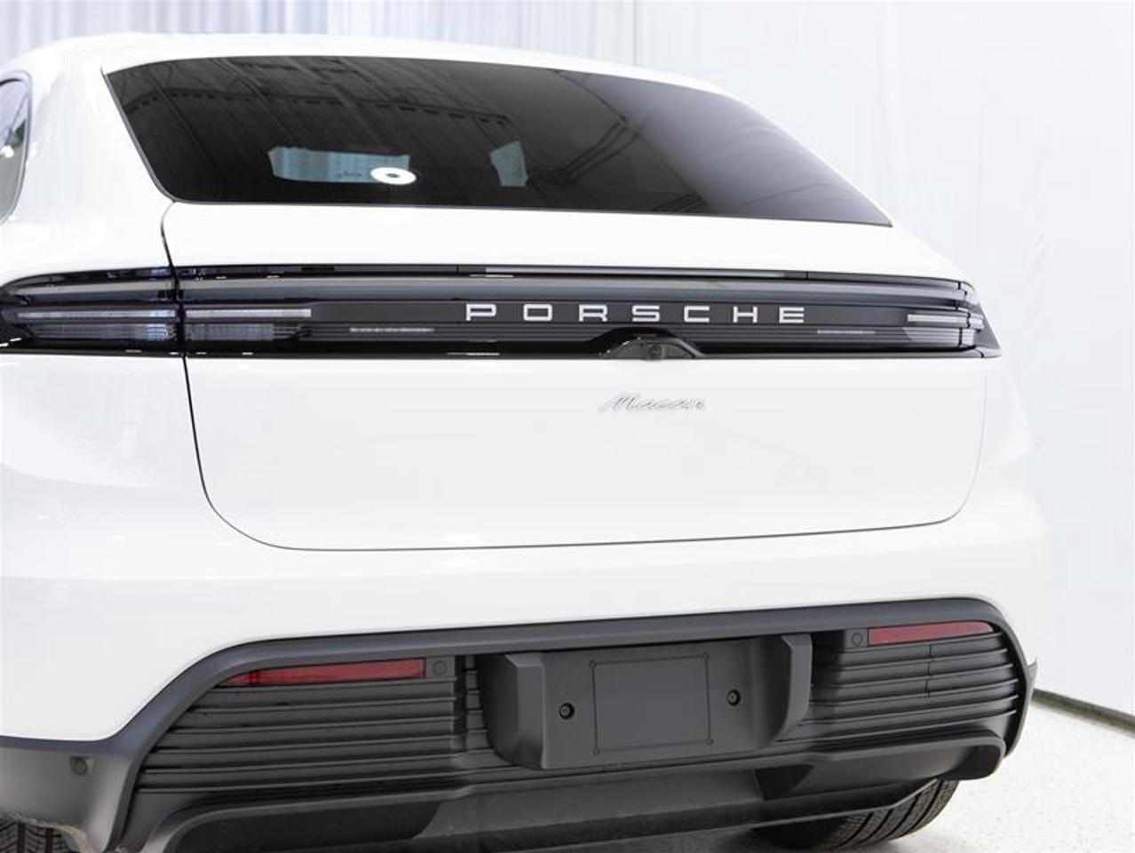 2025 Porsche Macan Electric RWD Photo
