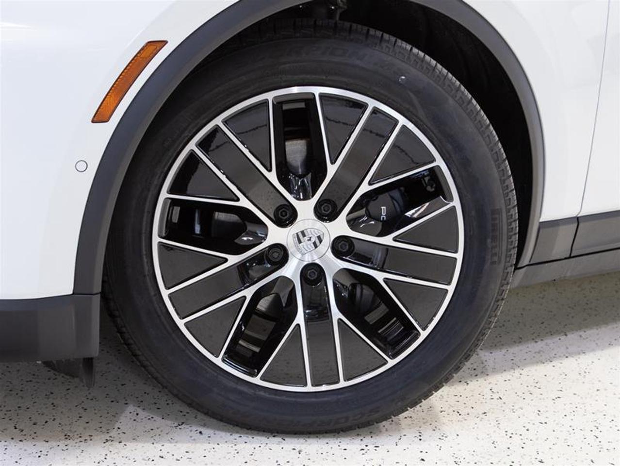 2025 Porsche Macan Electric RWD Photo