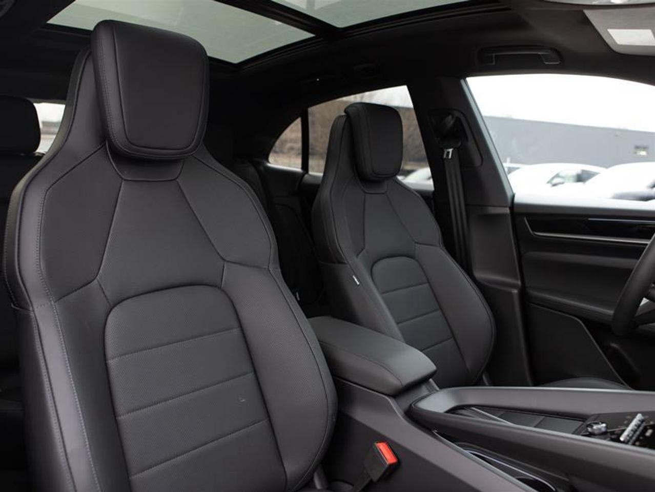 2025 Porsche Macan Electric RWD Photo