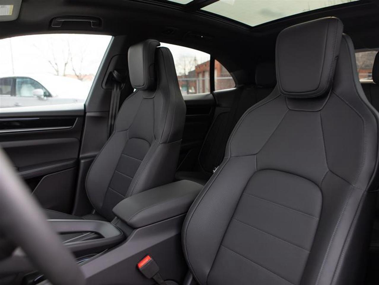 2025 Porsche Macan Electric RWD Photo