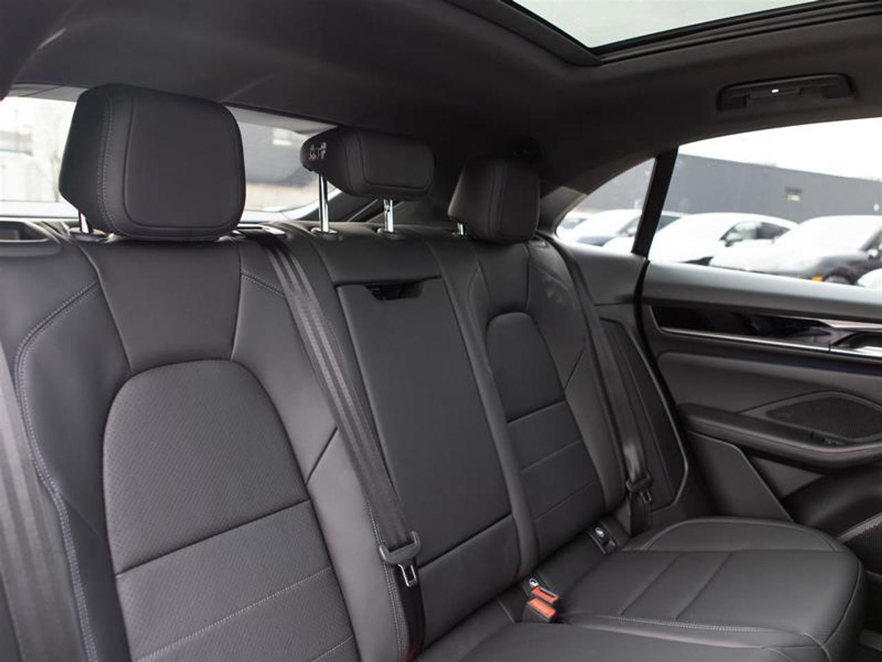 2025 Porsche Macan Electric RWD Photo