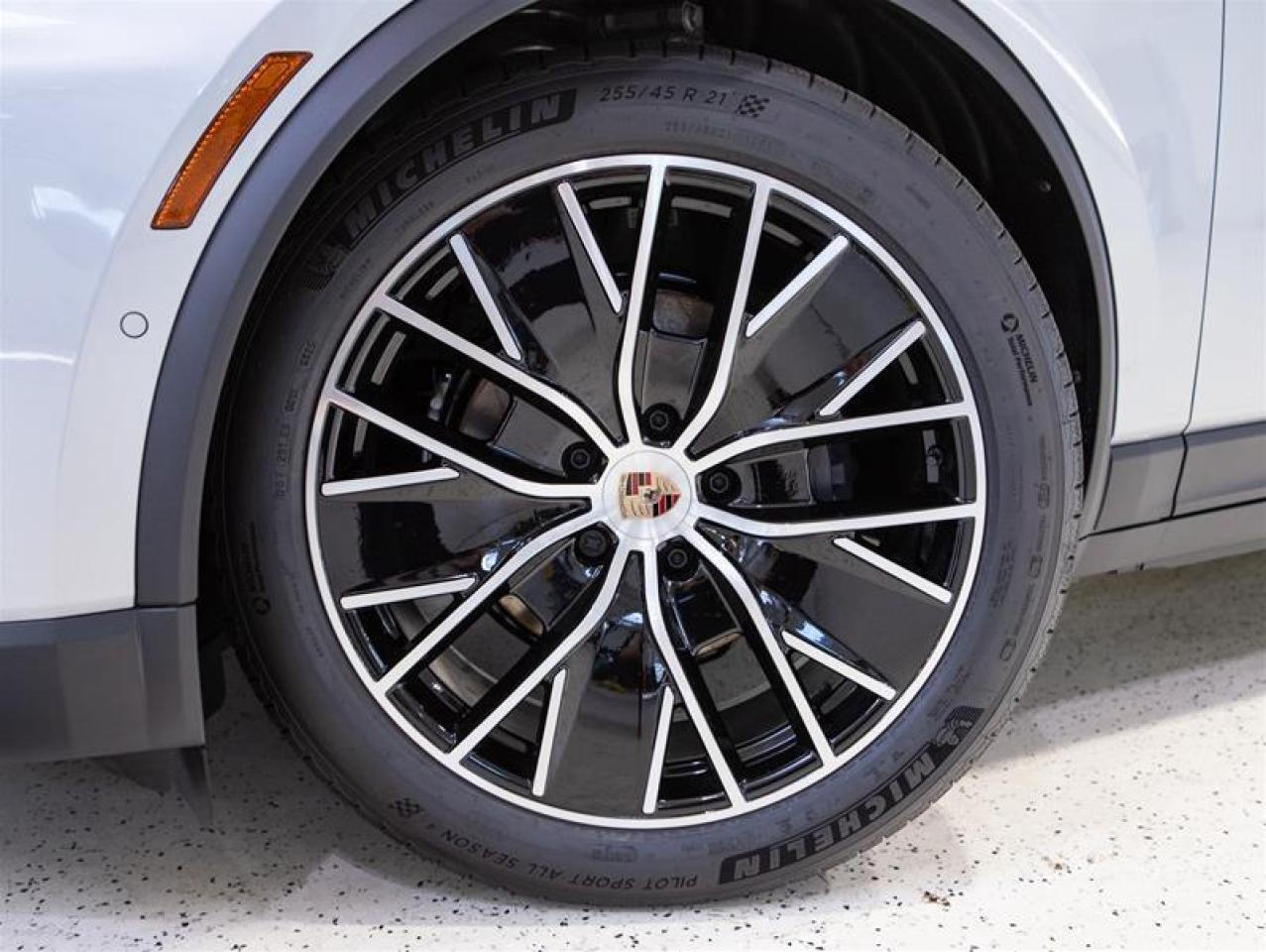 2025 Porsche Macan Electric 4 AWD Photo