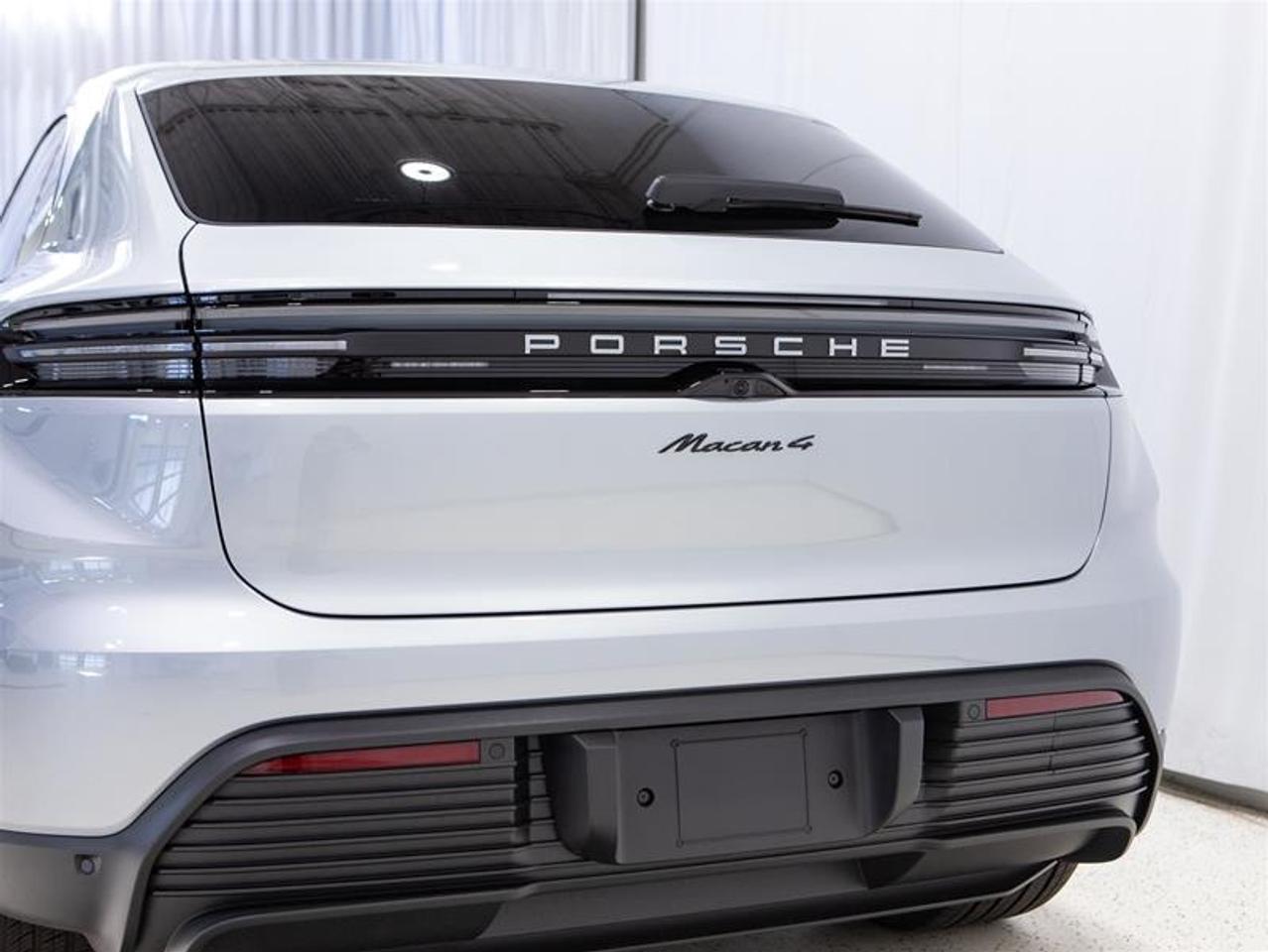2025 Porsche Macan Electric 4 AWD Photo