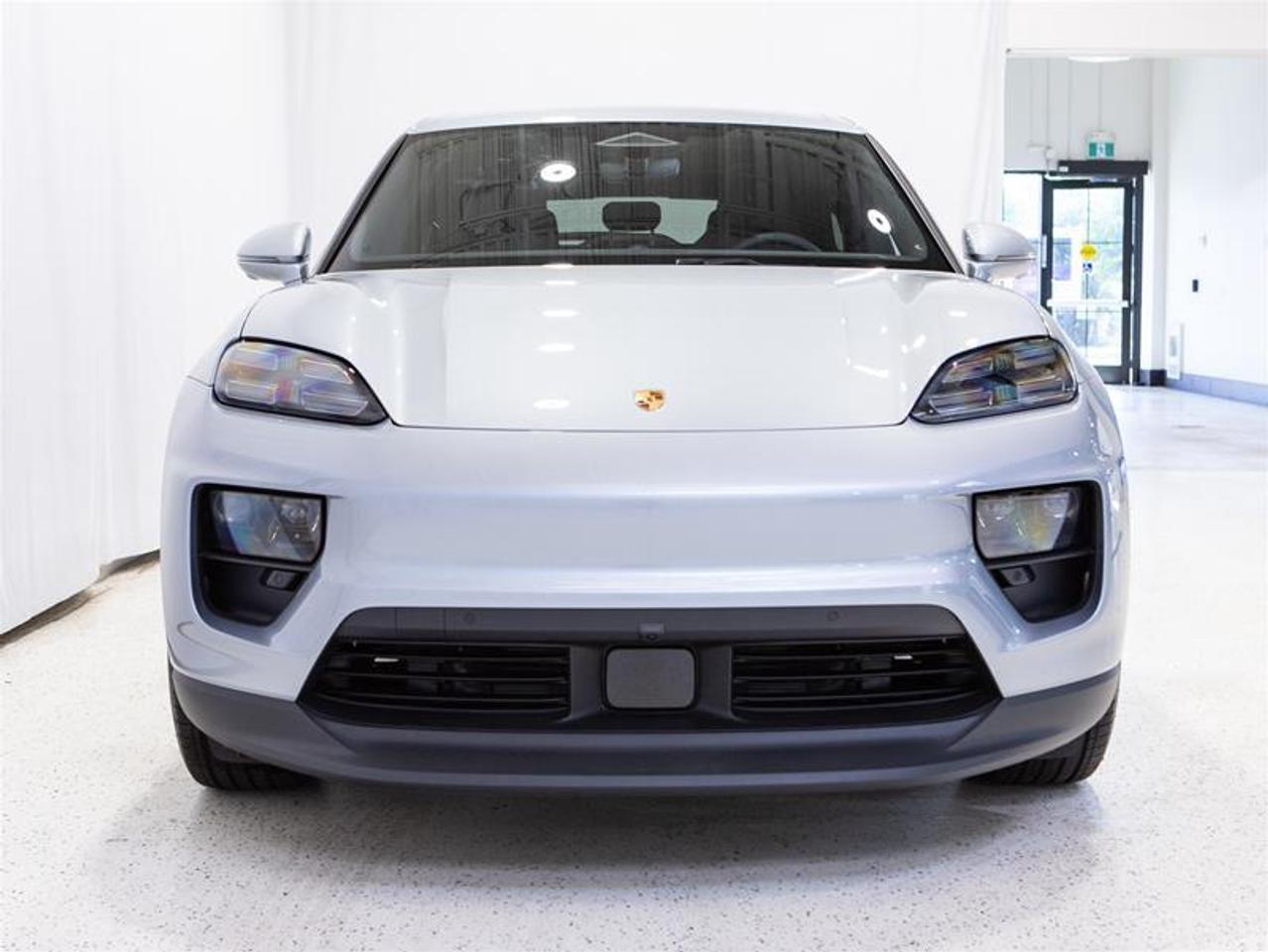2025 Porsche Macan Electric 4 AWD Photo