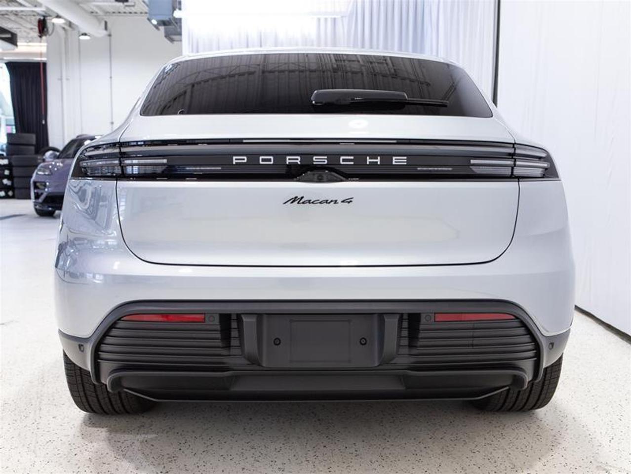 2025 Porsche Macan Electric 4 AWD Photo