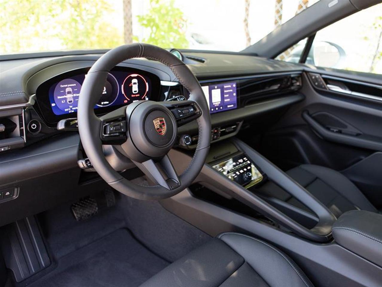 2025 Porsche Macan Electric 4 AWD Photo