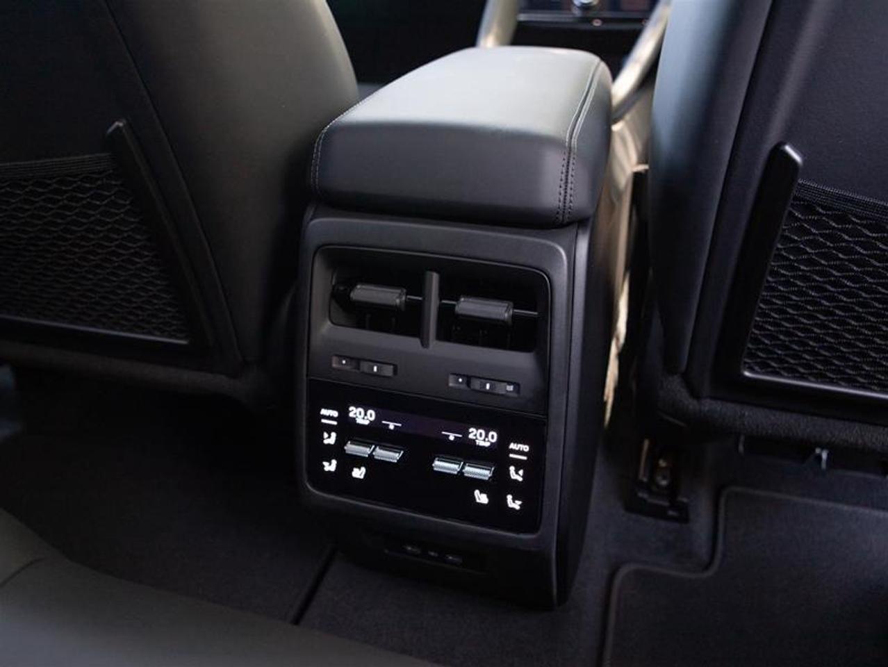 2025 Porsche Macan Electric 4 AWD Photo