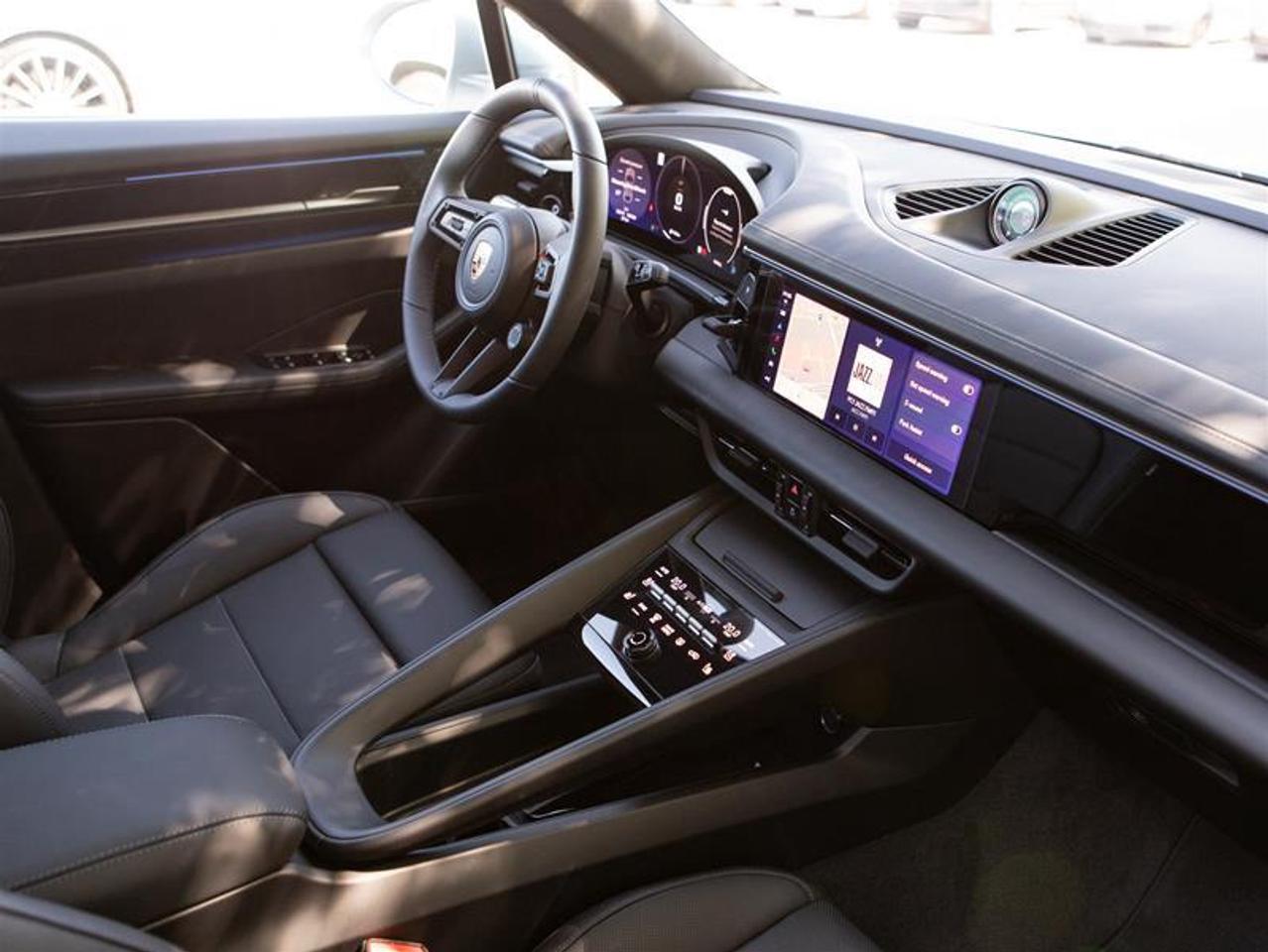 2025 Porsche Macan Electric 4 AWD Photo