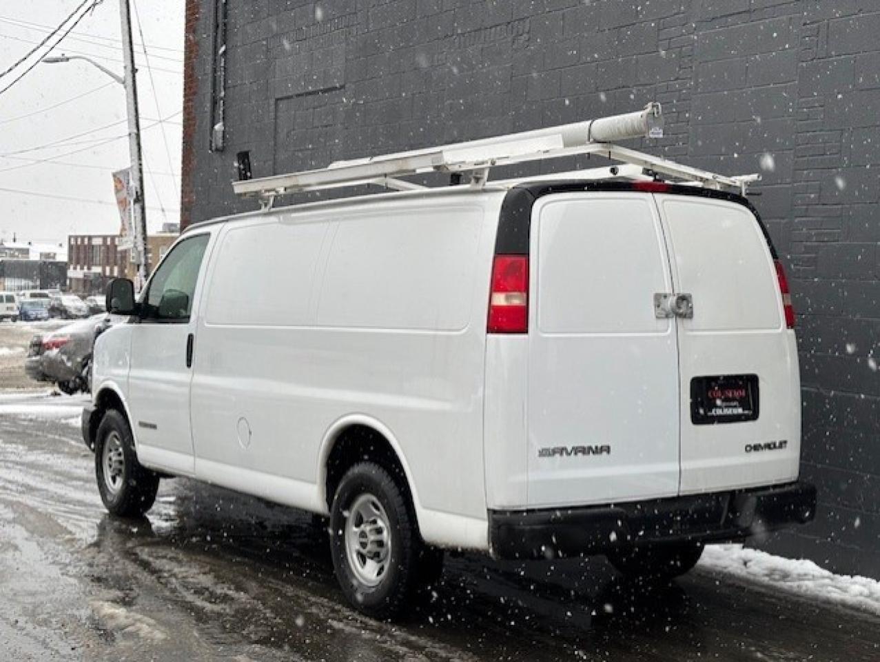 2006 GMC Savana Cargo Van 2500 **ONLY 85,000KM-LADDER RACKS-SHELVES-DIVIDER* Photo