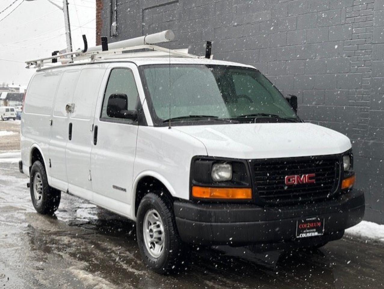 2006 GMC Savana Cargo Van 2500 **ONLY 85,000KM-LADDER RACKS-SHELVES-DIVIDER* Photo