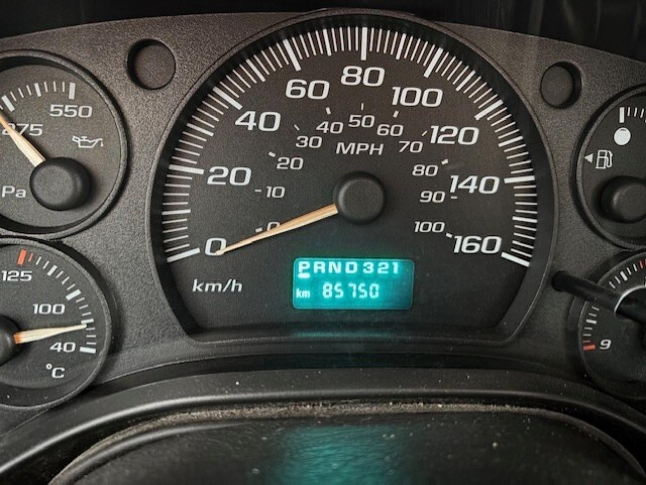 2006 GMC Savana Cargo Van 2500 **ONLY 85,000KM-LADDER RACKS-SHELVES-DIVIDER* Photo