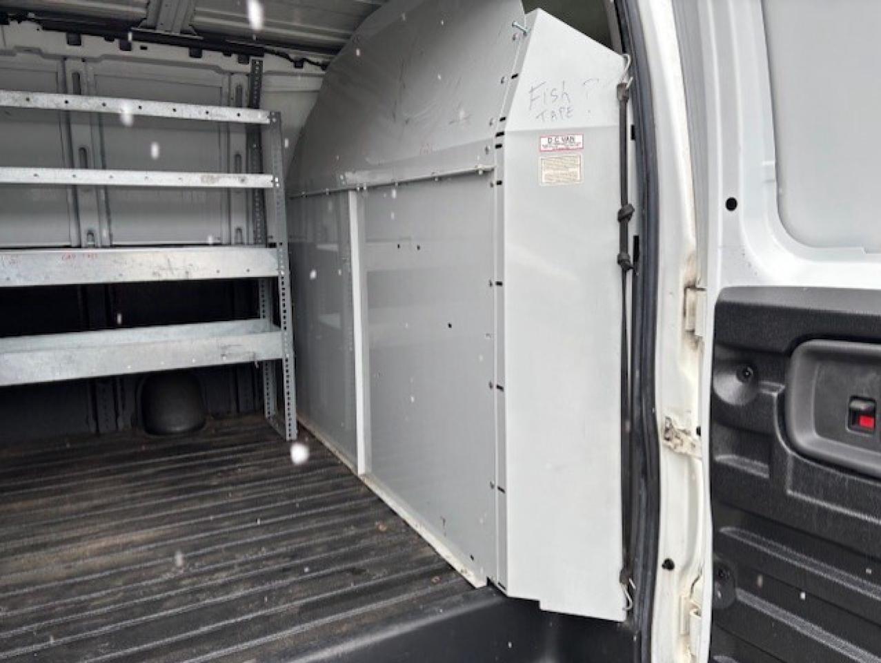 2006 GMC Savana Cargo Van 2500 **ONLY 85,000KM-LADDER RACKS-SHELVES-DIVIDER* Photo