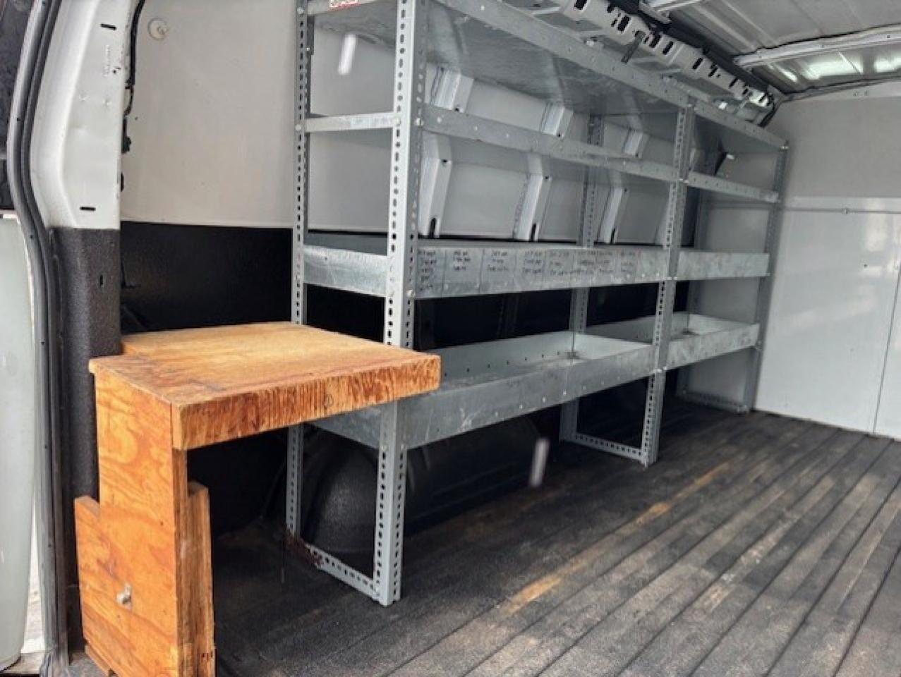 2006 GMC Savana Cargo Van 2500 **ONLY 85,000KM-LADDER RACKS-SHELVES-DIVIDER* Photo