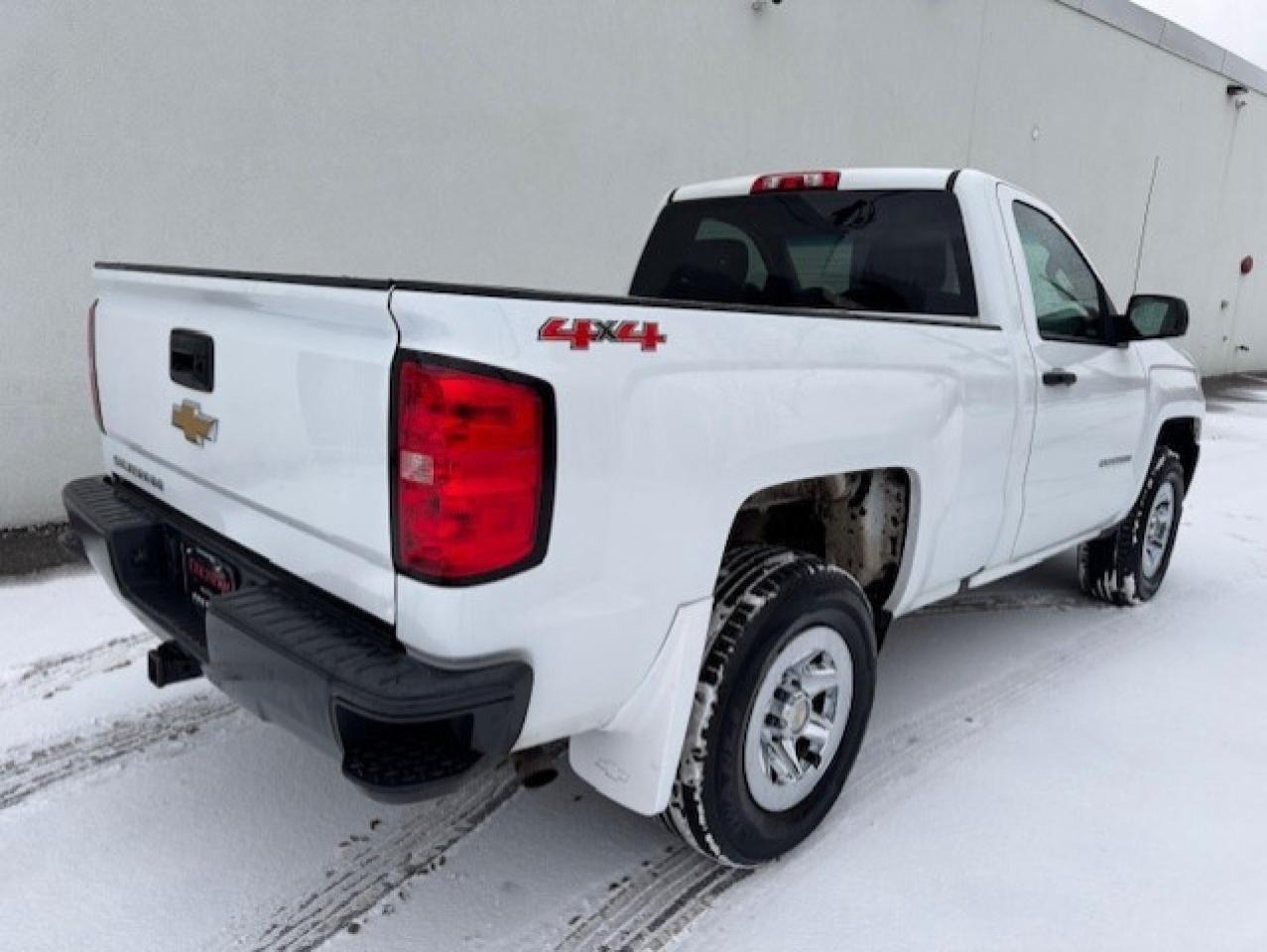 2017 Chevrolet Silverado 1500 4WD REGULAR CAB **SHORT BOX** CERTIFIED-WE FINANCE Photo