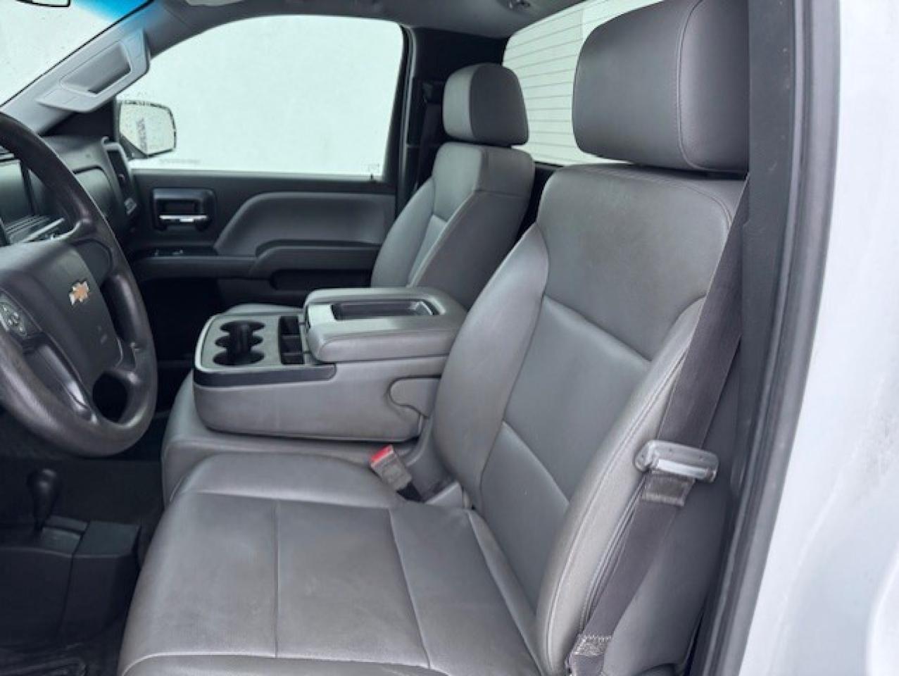 2017 Chevrolet Silverado 1500 4WD REGULAR CAB **SHORT BOX** CERTIFIED-WE FINANCE Photo