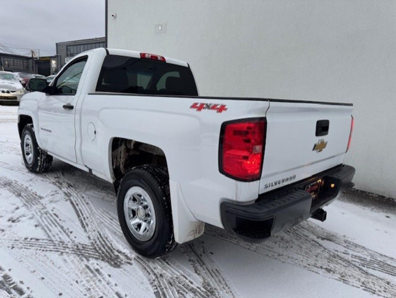 2017 Chevrolet Silverado 1500 4WD REGULAR CAB **SHORT BOX** CERTIFIED-WE FINANCE Photo2