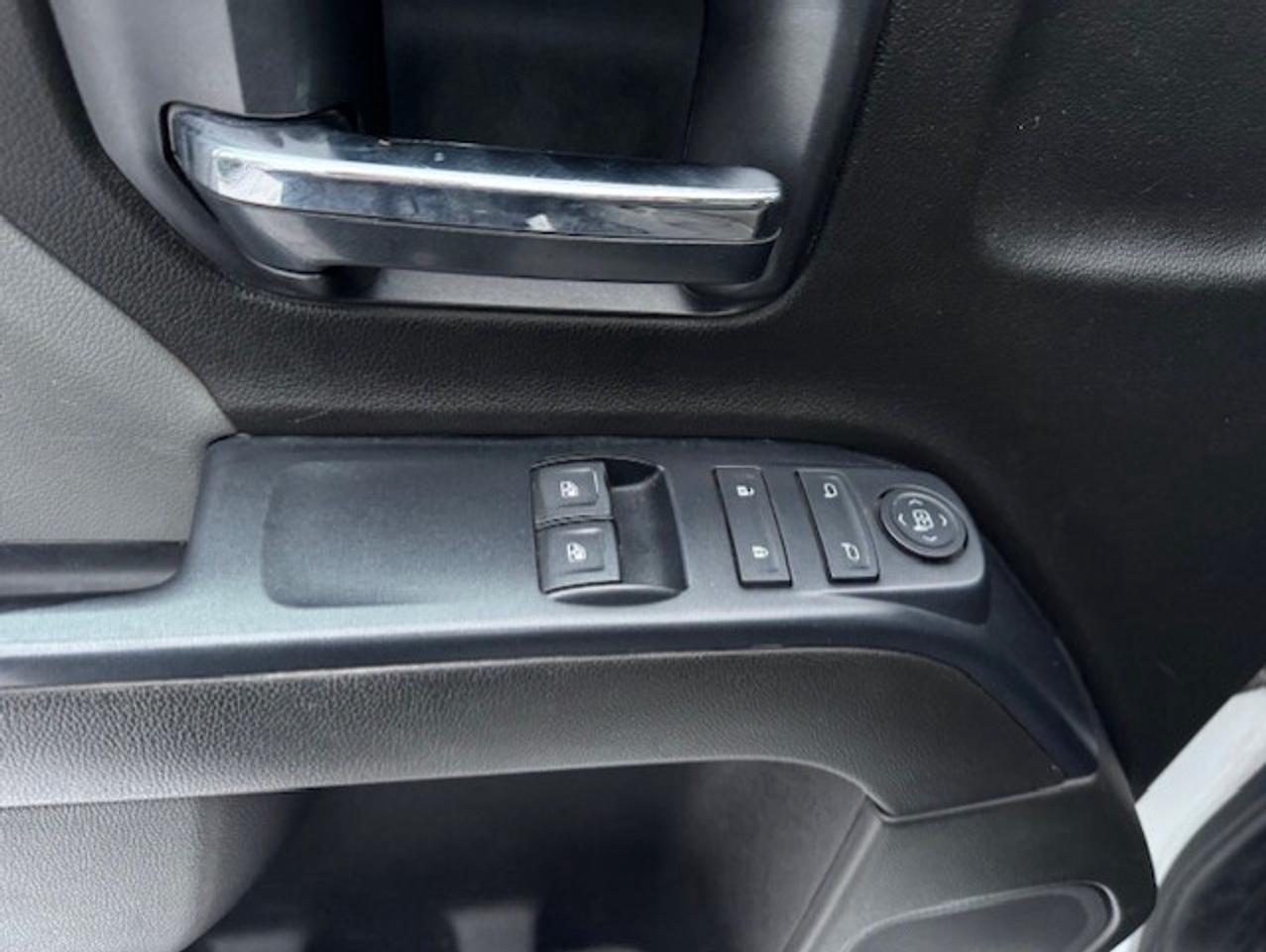 2017 Chevrolet Silverado 1500 4WD REGULAR CAB **SHORT BOX** CERTIFIED-WE FINANCE Photo