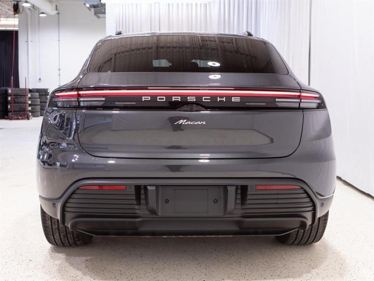 2025 Porsche Macan Electric RWD Photo