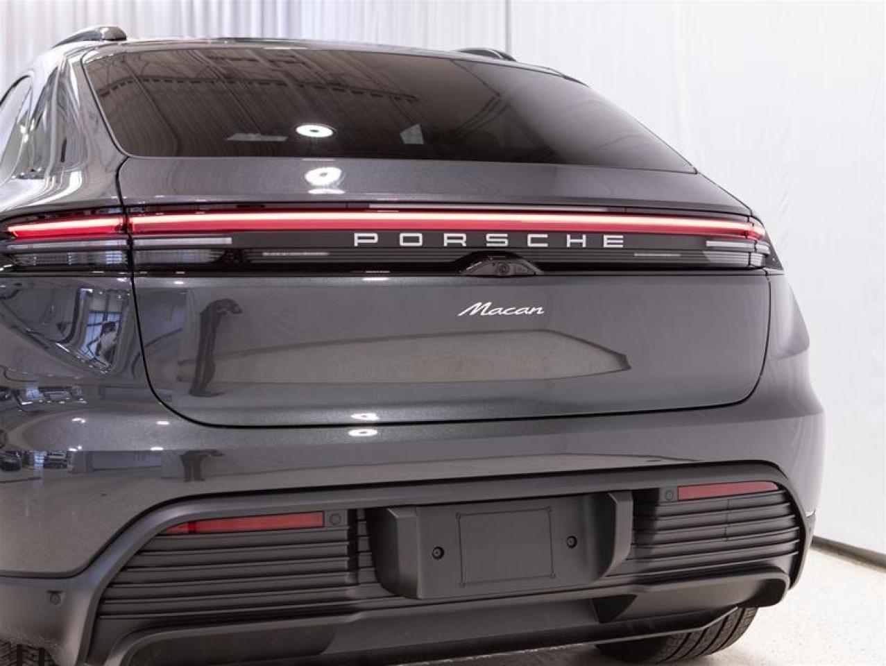 2025 Porsche Macan Electric RWD Photo
