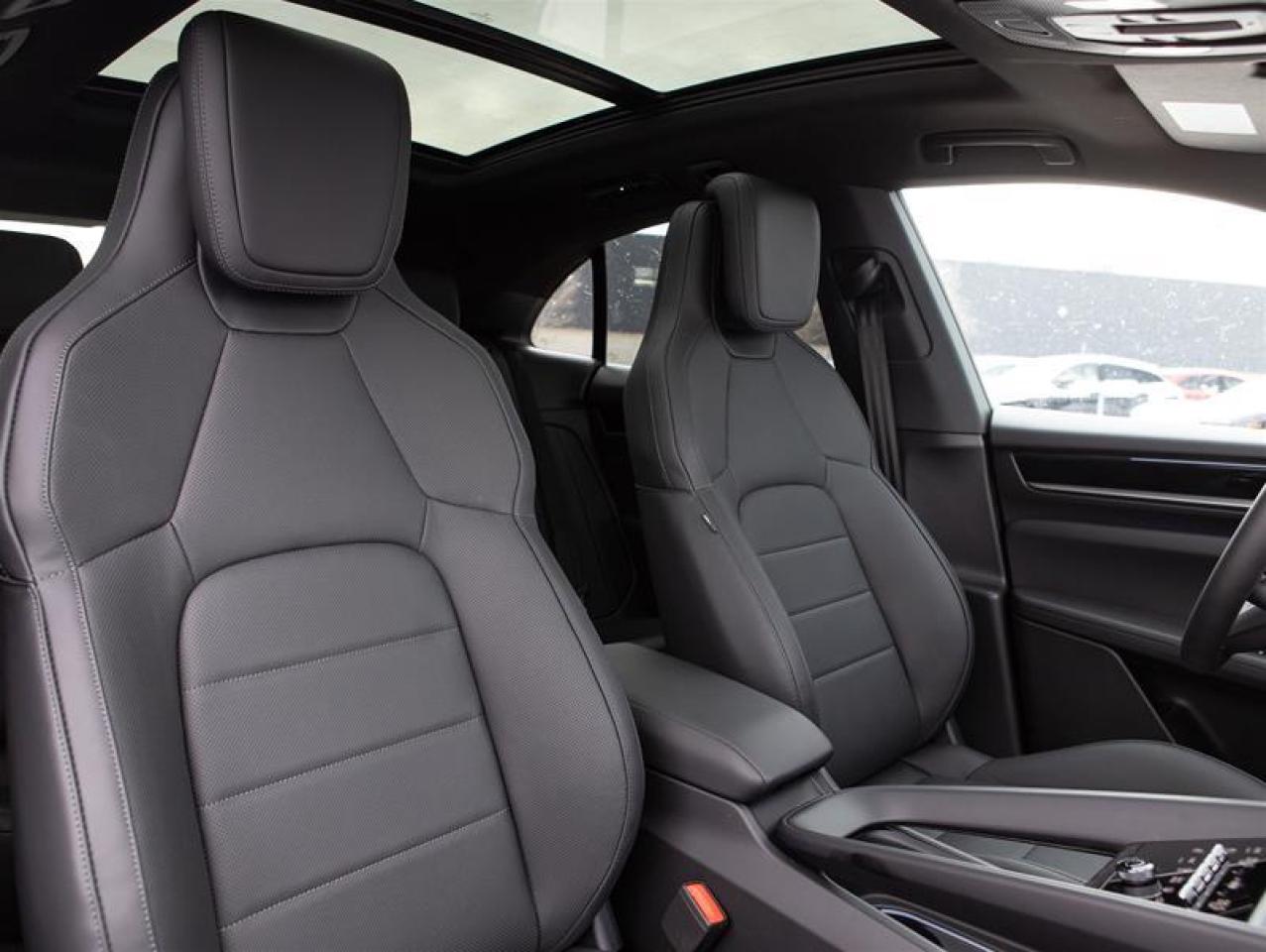 2025 Porsche Macan Electric RWD Photo