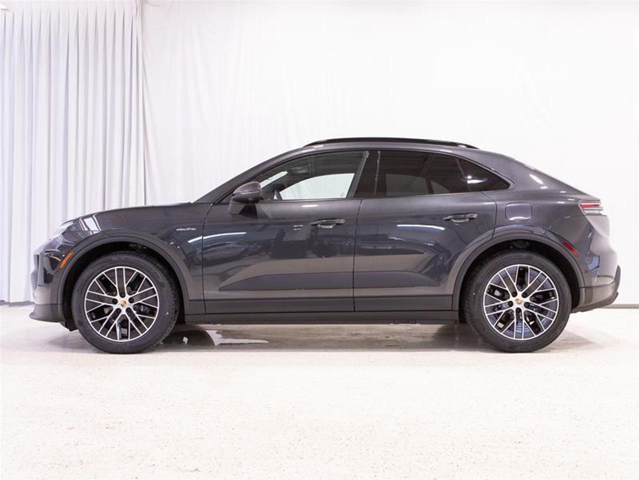 2025 Porsche Macan Electric RWD Photo3