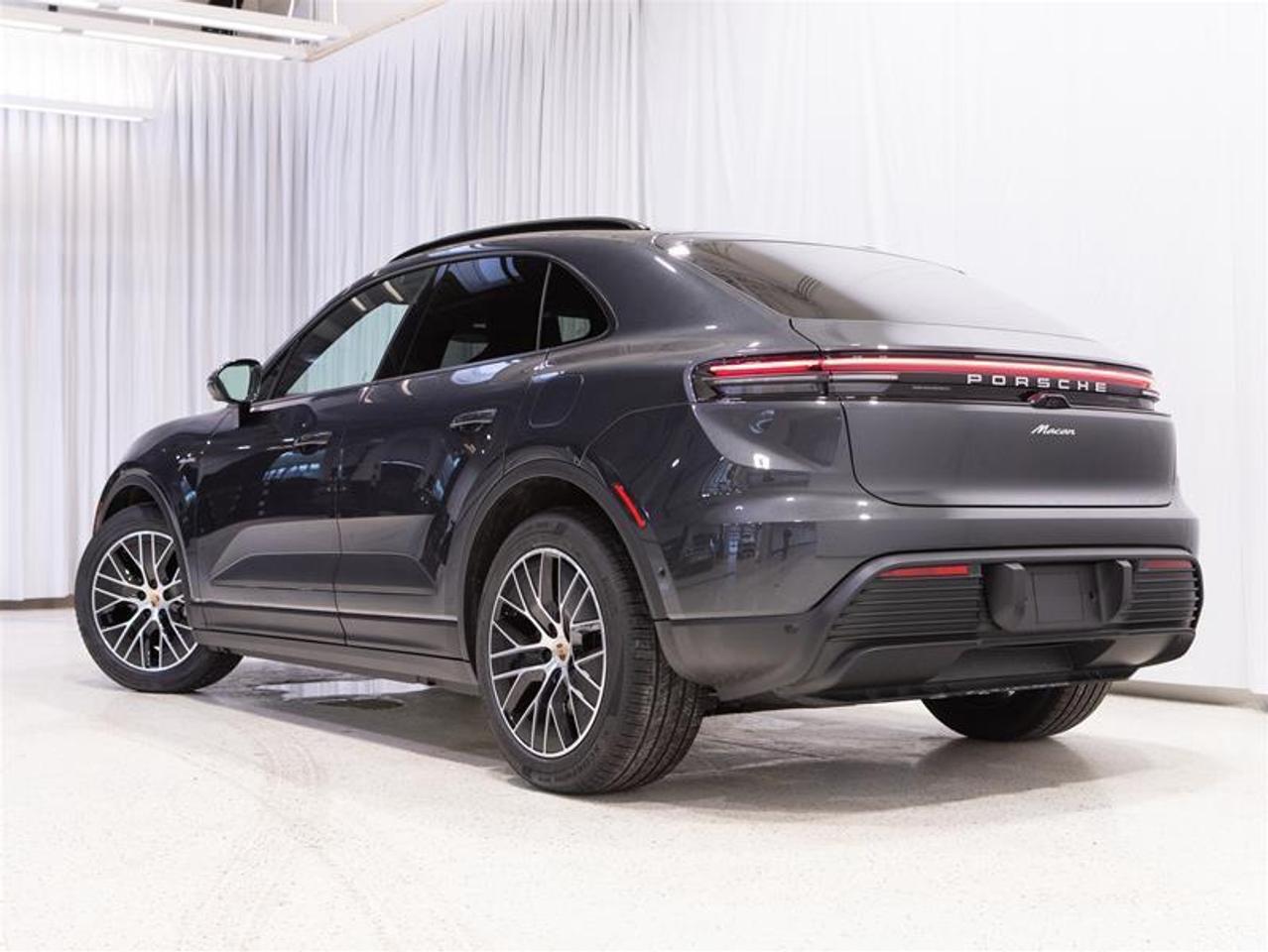 2025 Porsche Macan Electric RWD Photo