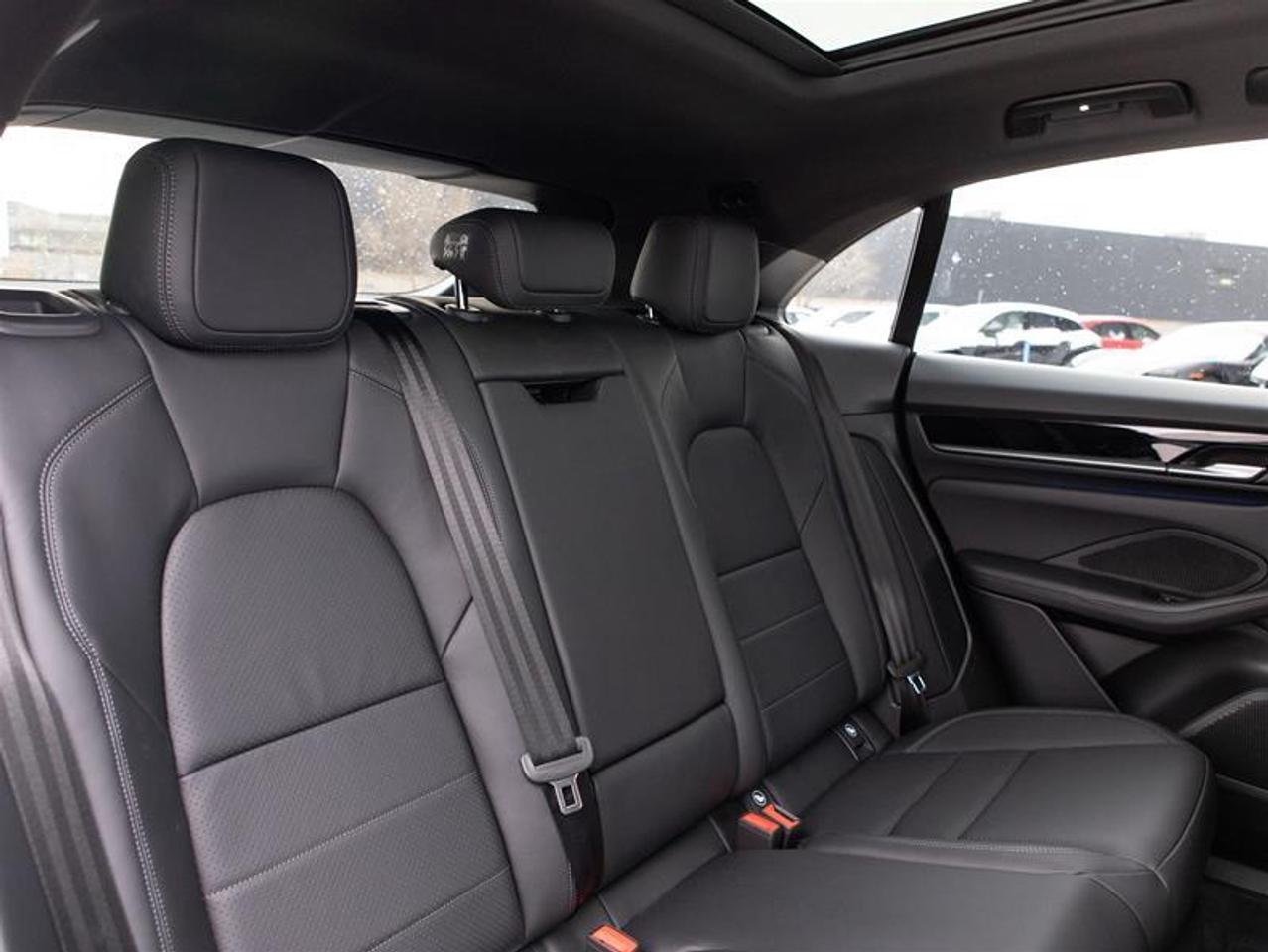 2025 Porsche Macan Electric RWD Photo