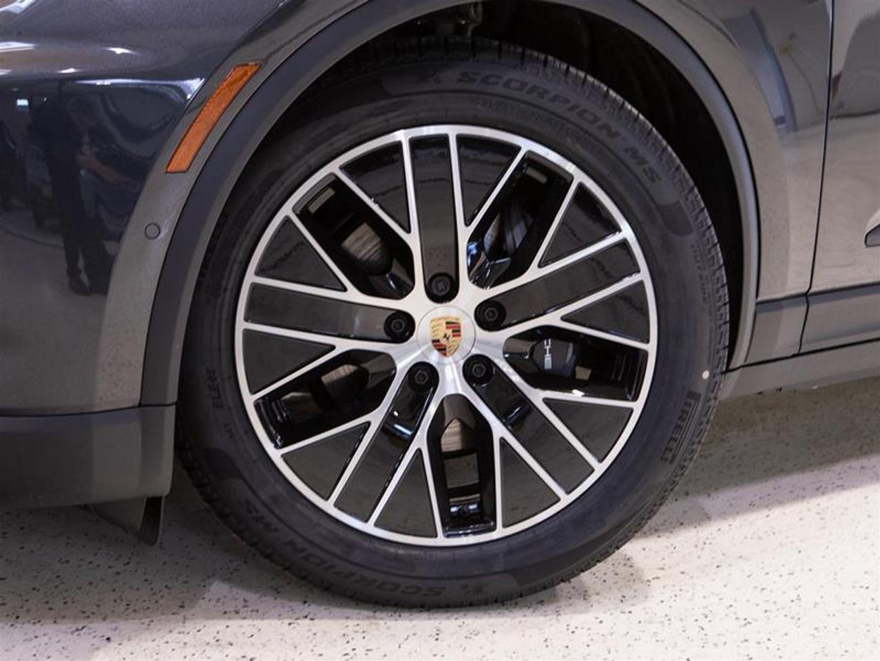 2025 Porsche Macan Electric RWD Photo