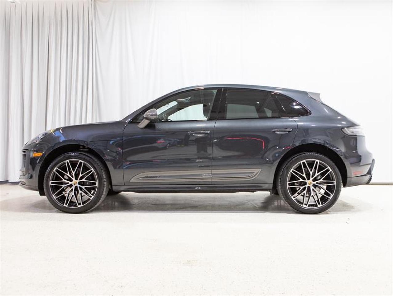 2024 Porsche Macan T AWD Photo4