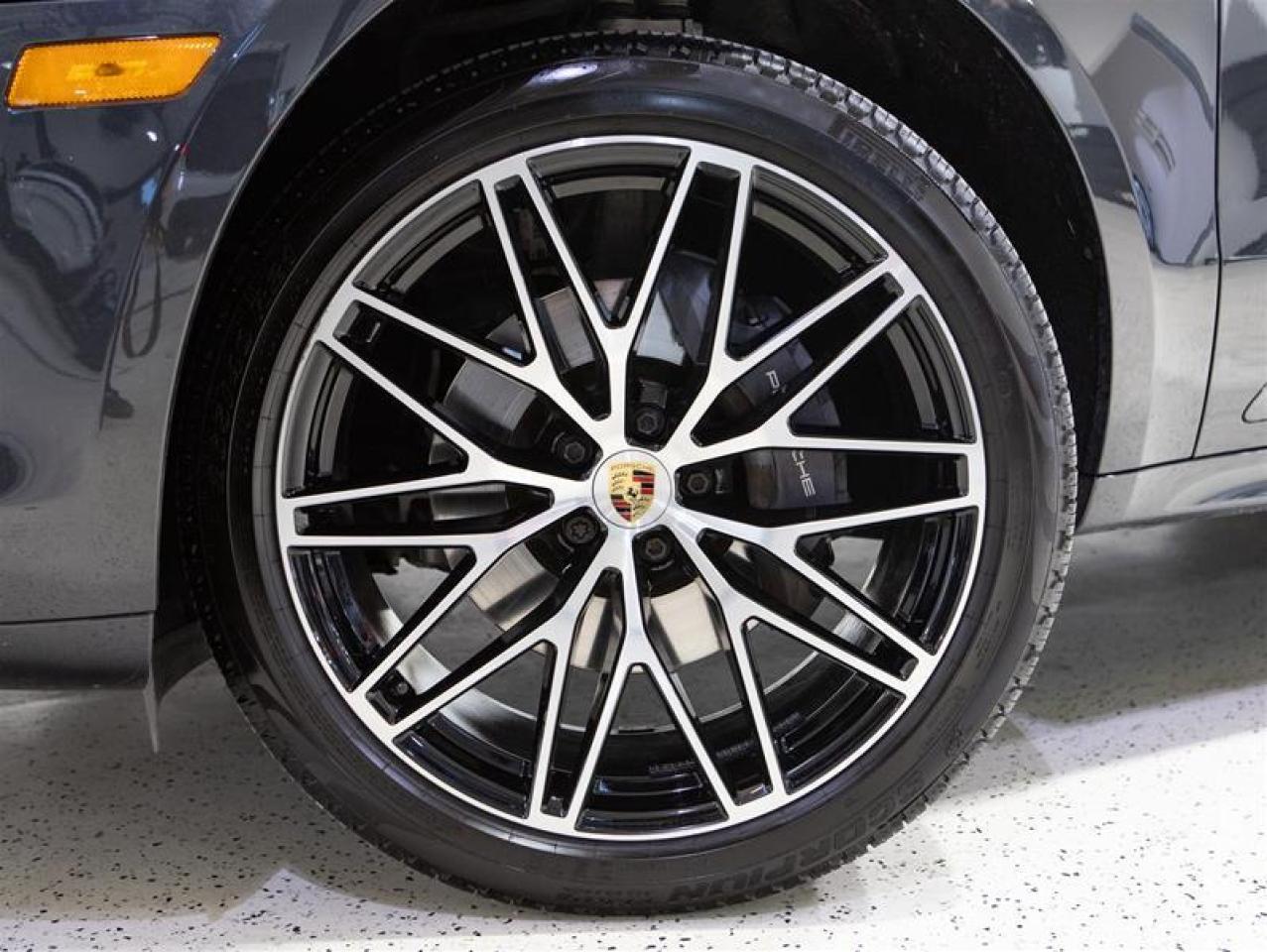 2024 Porsche Macan T AWD Photo