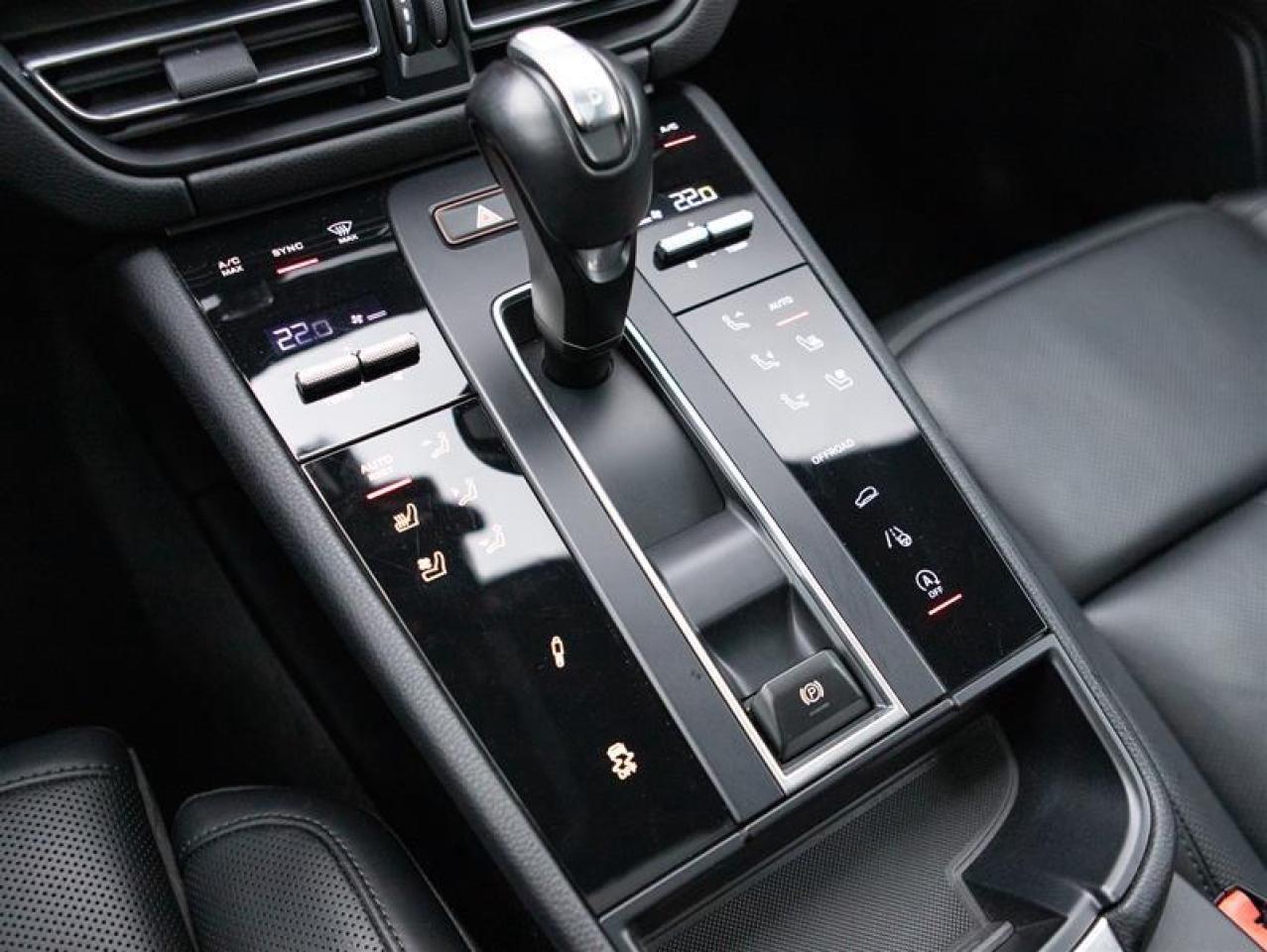 2024 Porsche Macan T AWD Photo