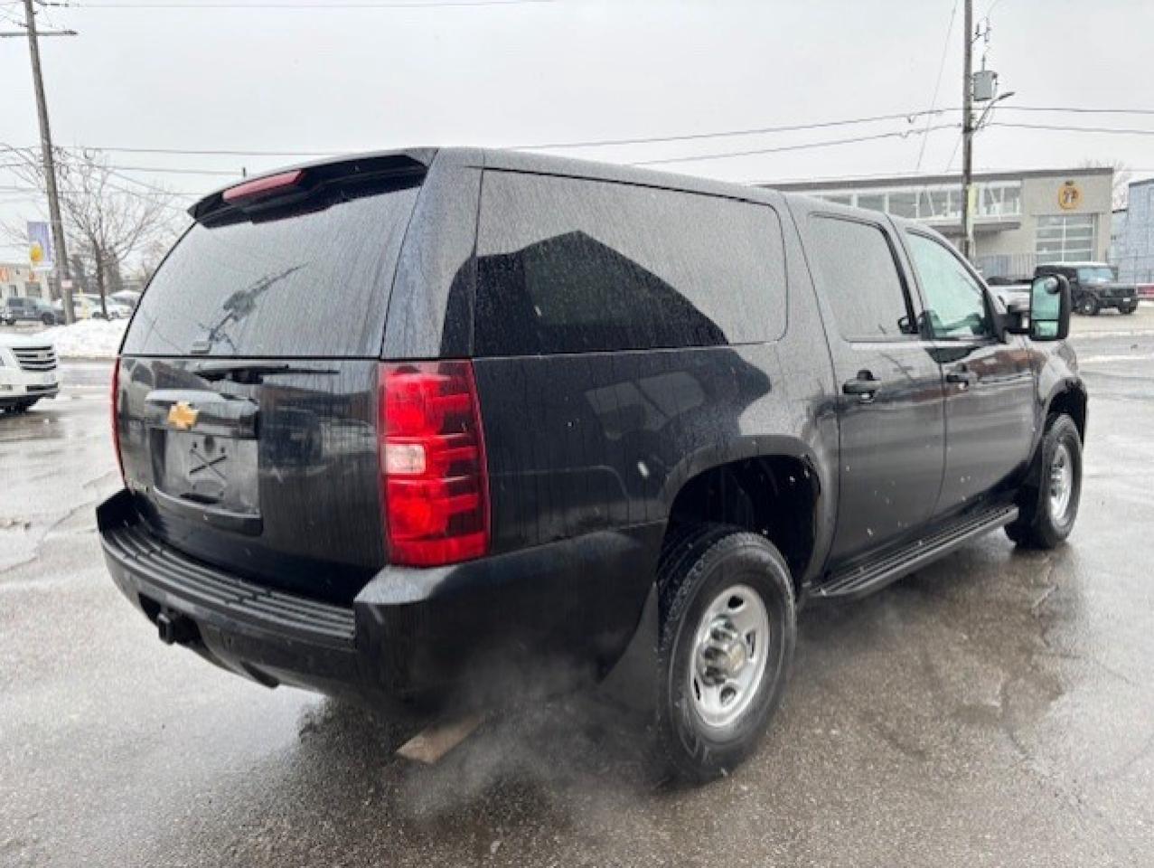 2012 Chevrolet Suburban 2500 4WD **9 PASSENGER-EX-POLICE-6.0L V8** Photo4