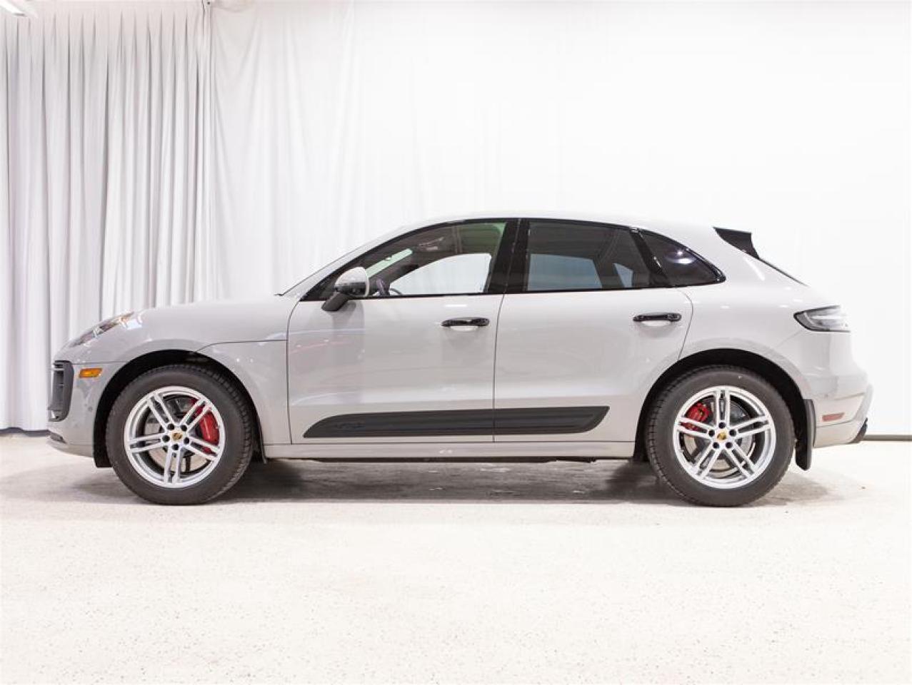 2025 Porsche Macan GTS AWD Photo4