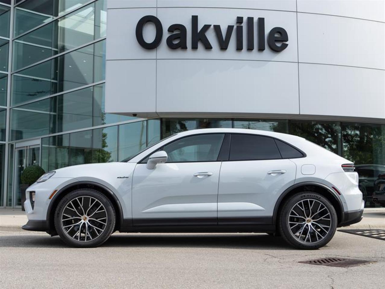 2024 Porsche Macan Electric 4 AWD Photo