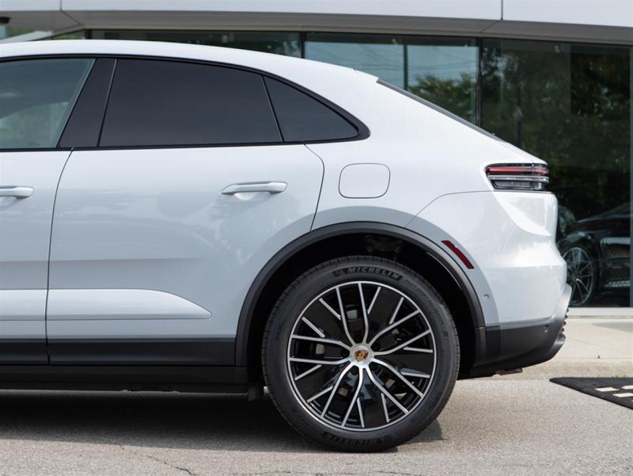 2024 Porsche Macan Electric 4 AWD Photo