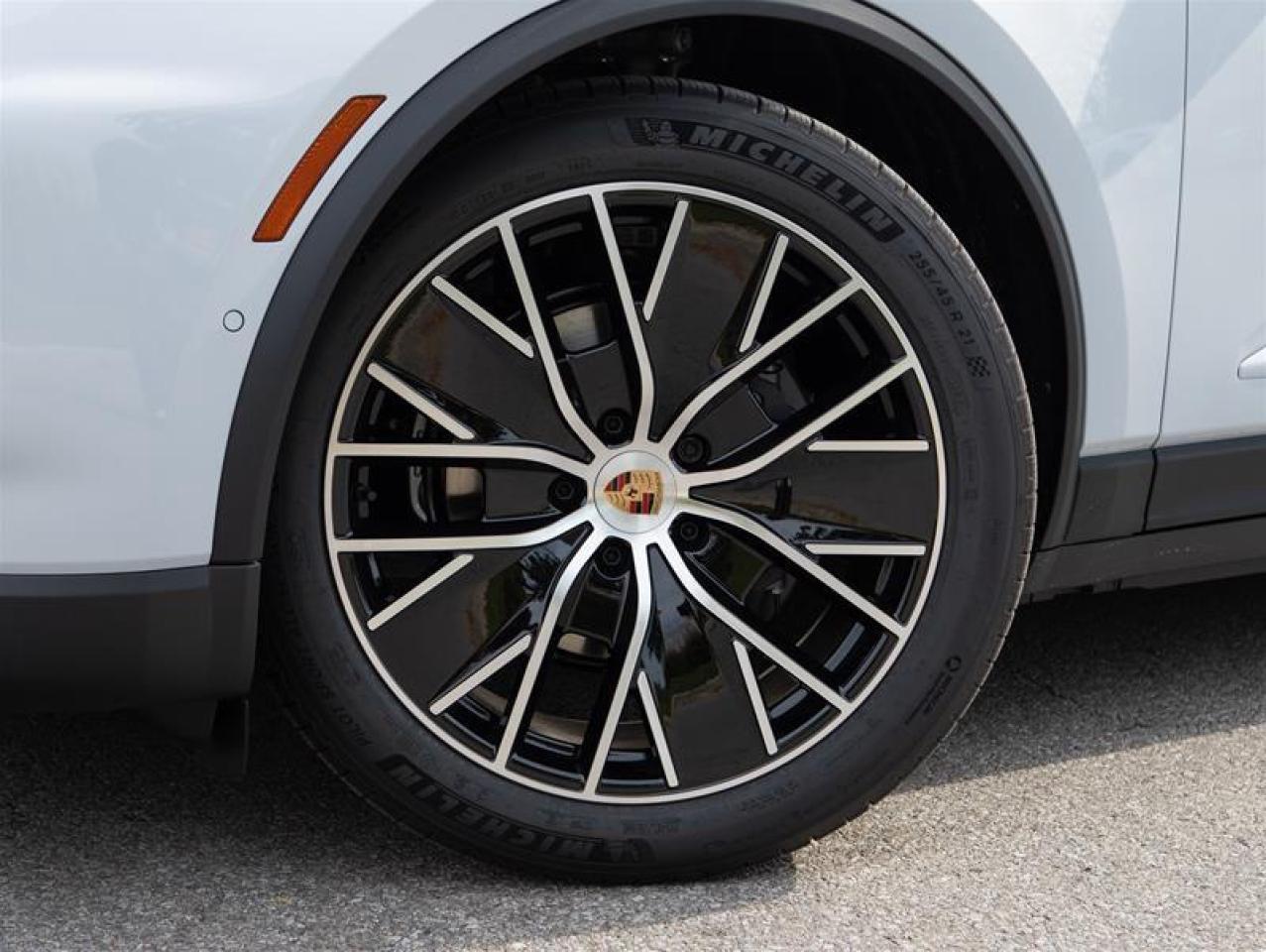 2024 Porsche Macan Electric 4 AWD Photo