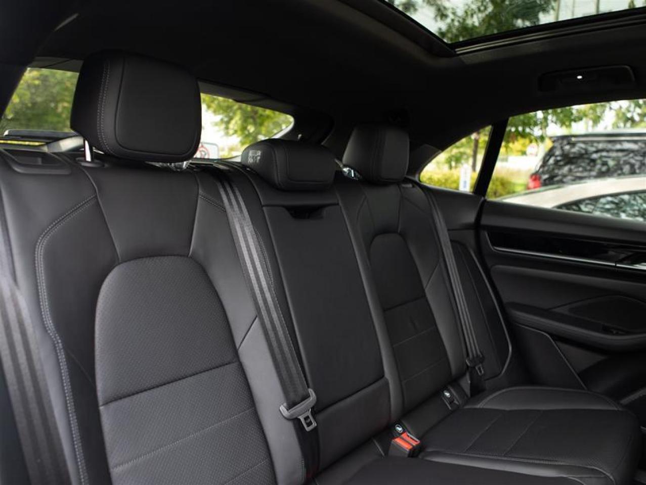 2024 Porsche Macan Electric 4 AWD Photo